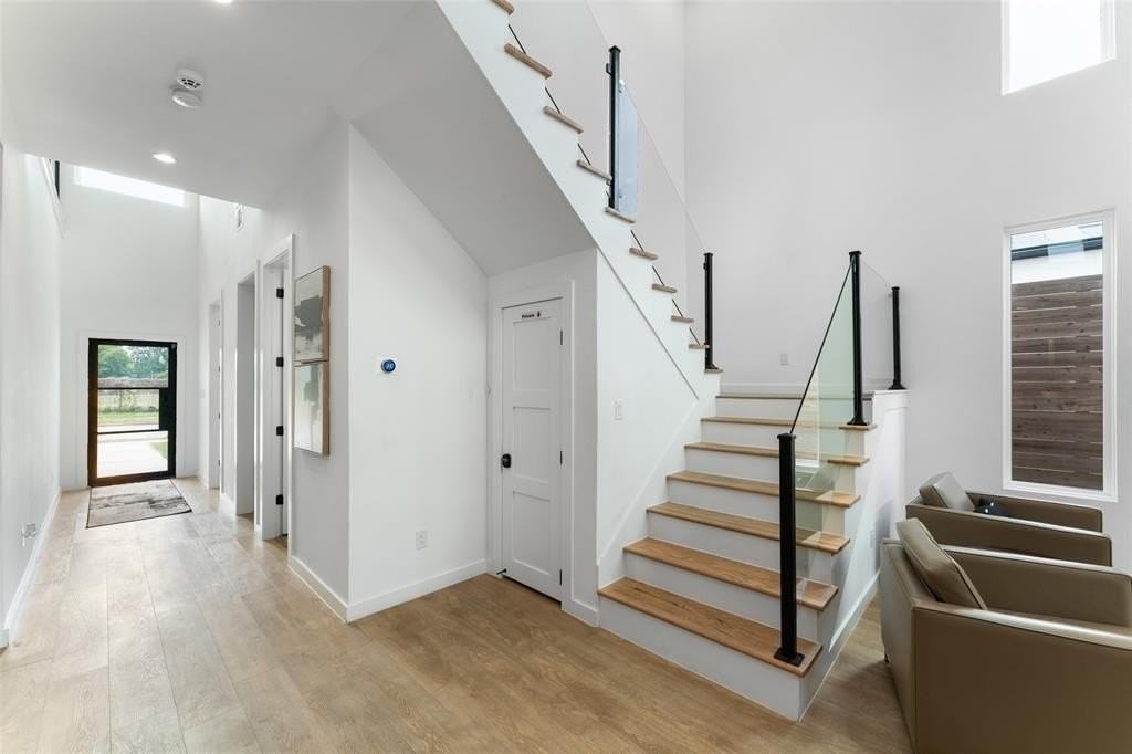 3210 Herbert St - Photo 4 of 40