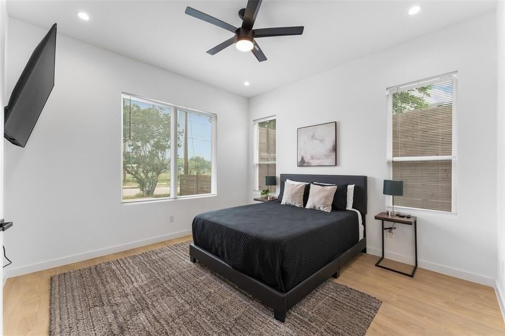 3210 Herbert St - Photo 5 of 40