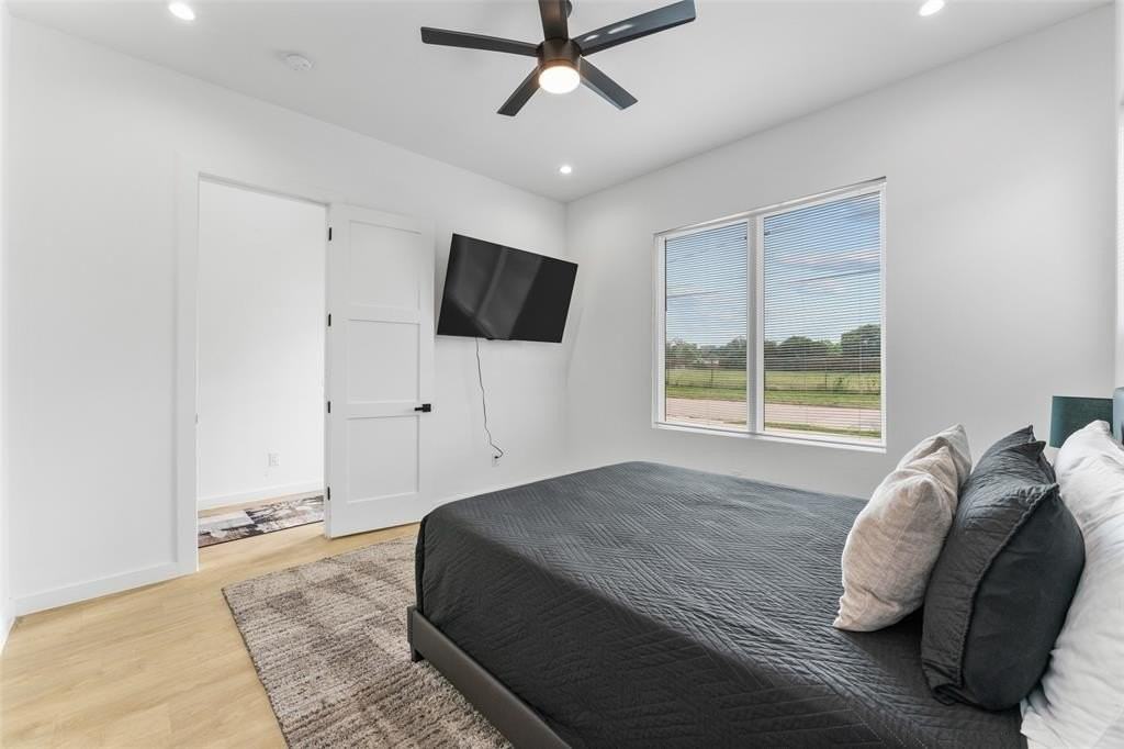 3210 Herbert St - Photo 6 of 40