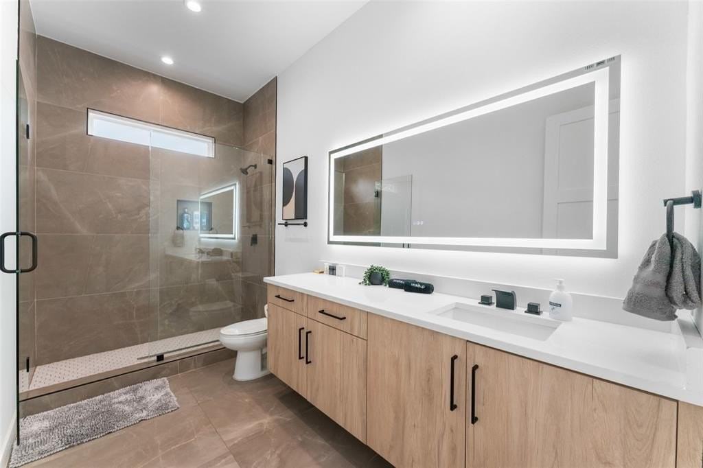 3210 Herbert St - Photo 7 of 40