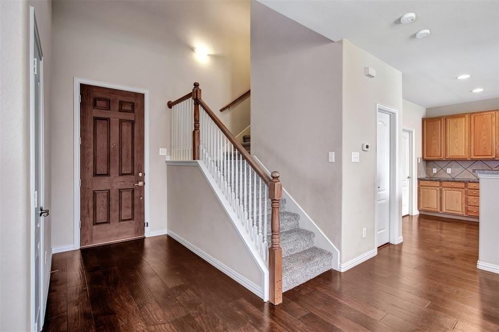 15900 Alvarado Dr - Photo 5 of 26