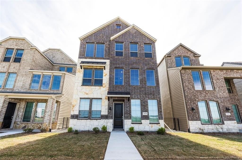 1530 Lake District Dr - Photo 3 of 32