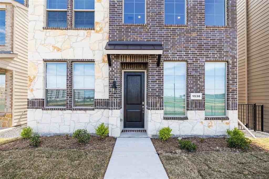 1530 Lake District Dr - Photo 4 of 32