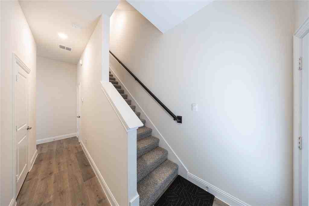 1530 Lake District Dr - Photo 5 of 32