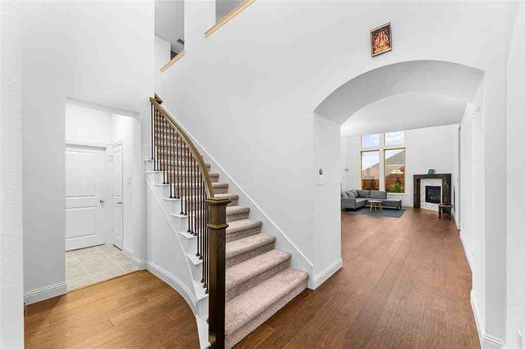 8916 Wild Meadow Rd - Photo 7 of 38