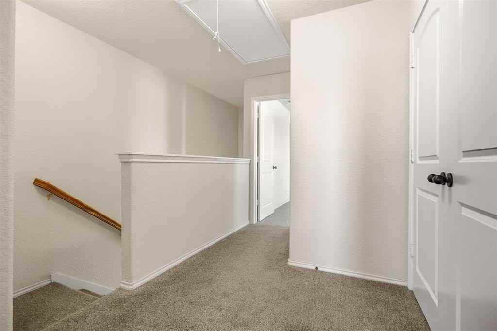 377 Orbit Dr - Photo 5 of 15