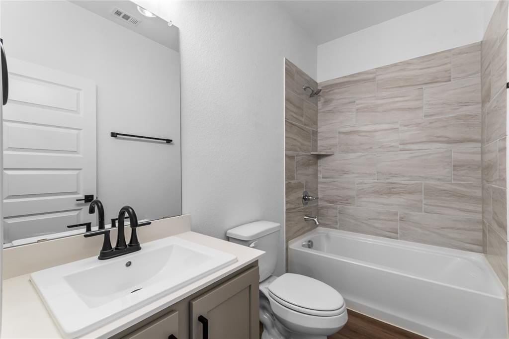 1227 Stockton Trl - Photo 5 of 27