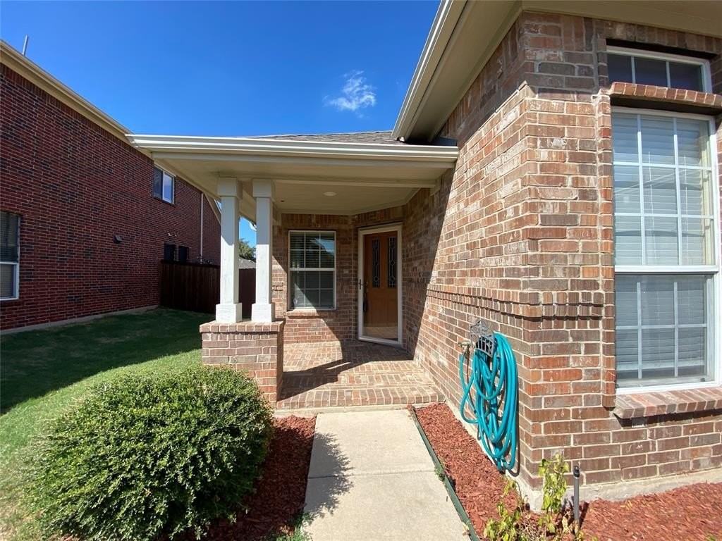 2745 Treasure Cove Dr - Photo 2 of 22