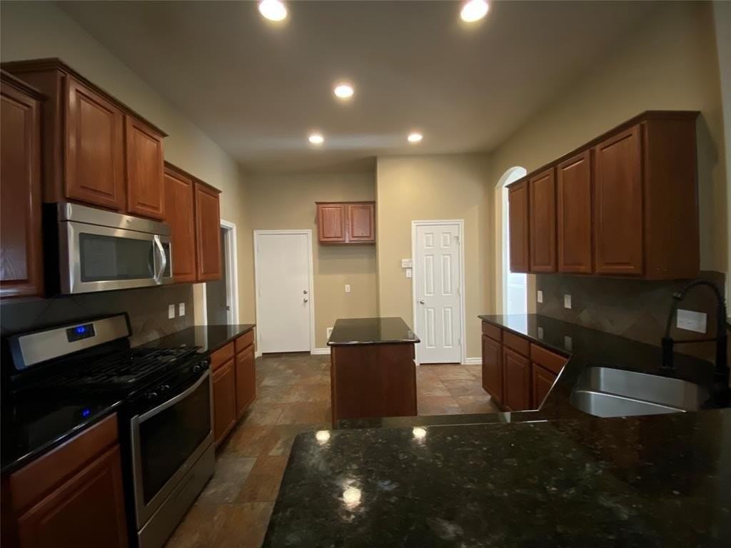 2745 Treasure Cove Dr - Photo 7 of 22