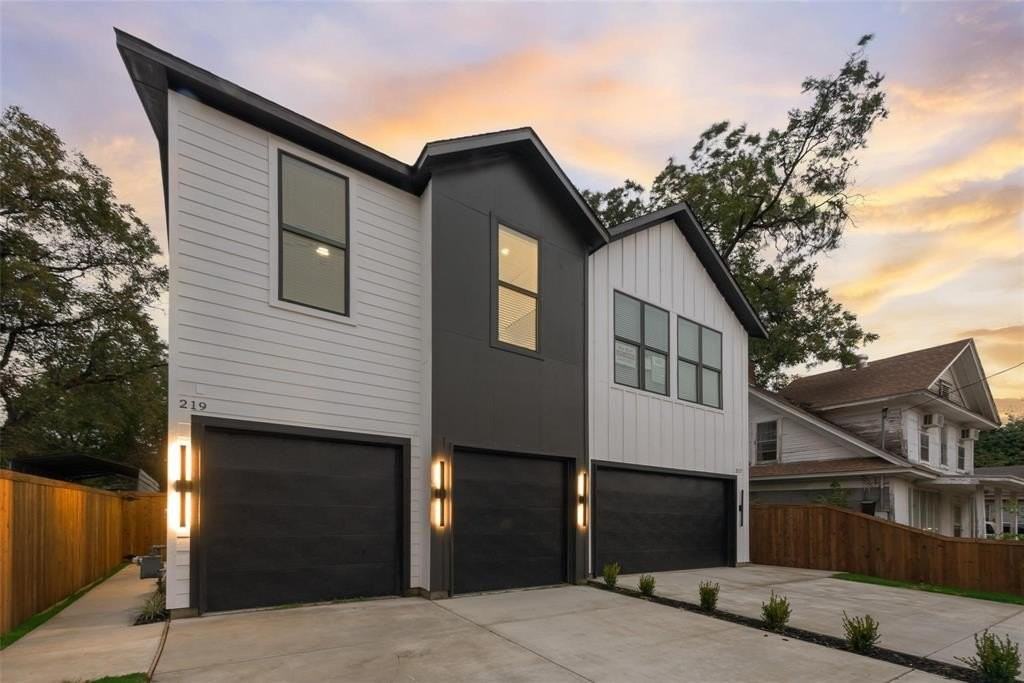 217 W Yarmouth St - Photo 2 of 24