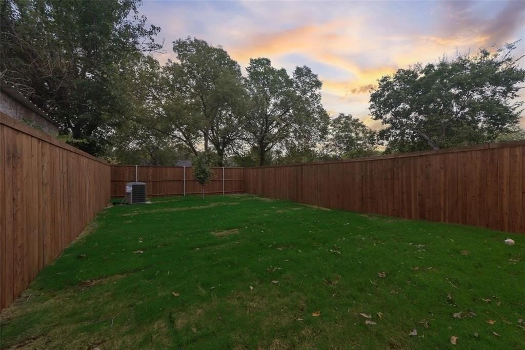 217 W Yarmouth St - Photo 4 of 24