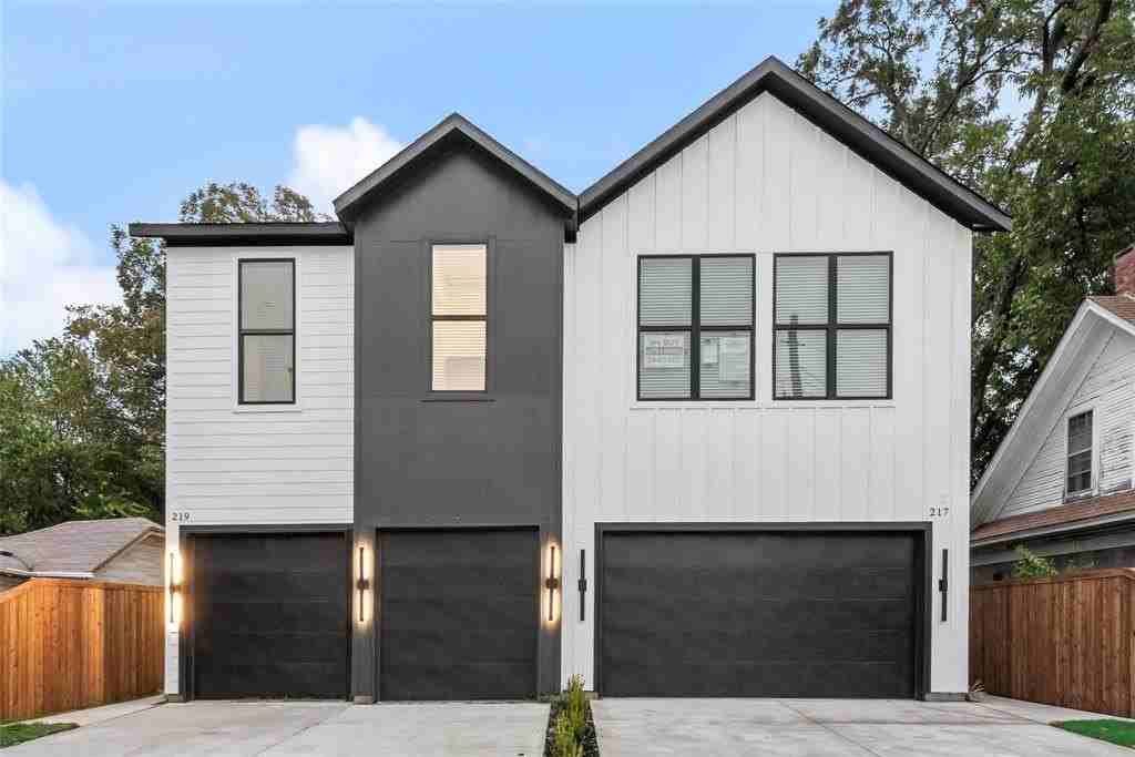 217 W Yarmouth St - Photo 6 of 24