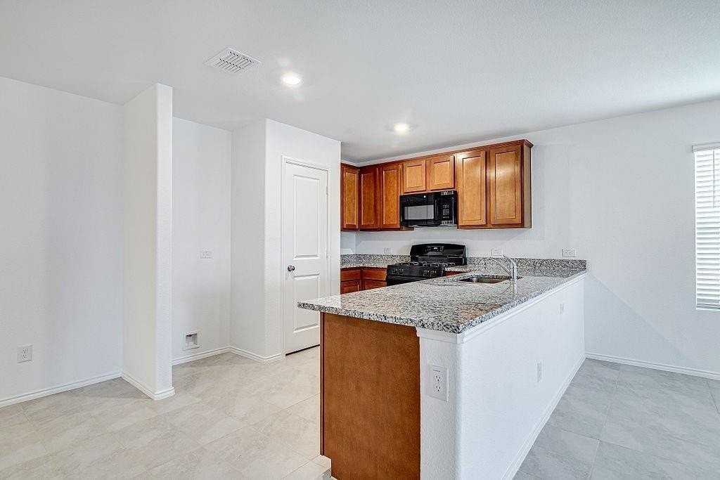 4052 Dublin Ridge Dr - Photo 5 of 17