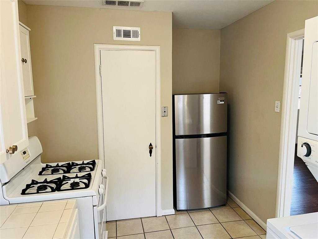 6235 Saint Moritz Ave - Photo 5 of 9