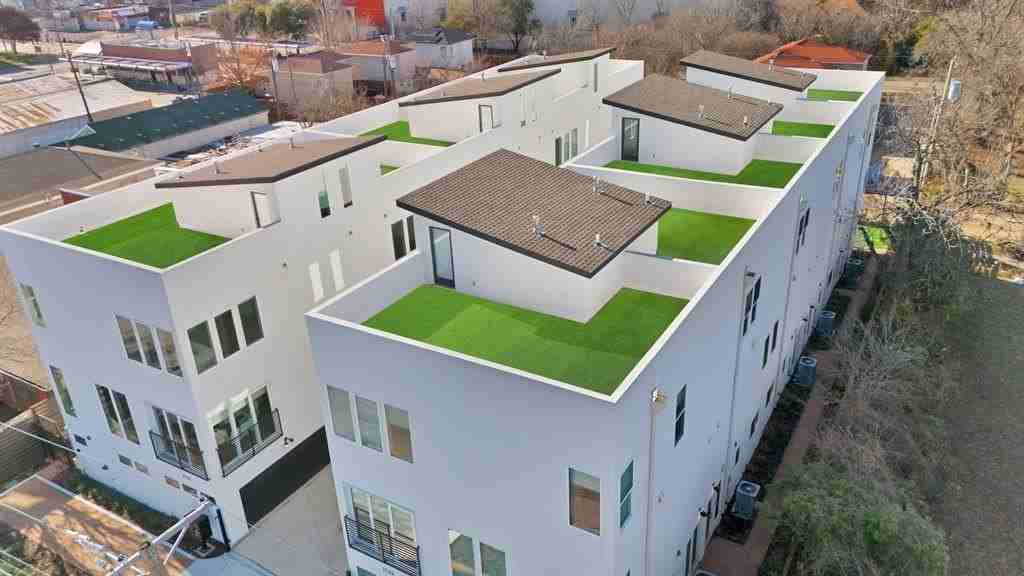 1731 N Fitzhugh Ave #1 - Photo 2 of 25