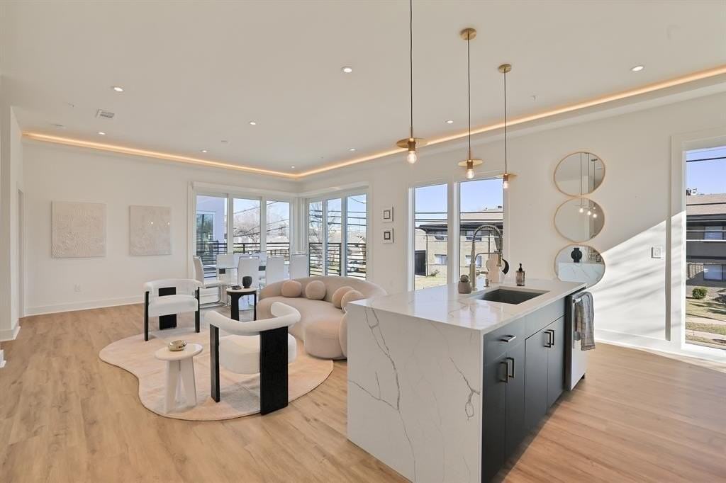 1731 N Fitzhugh Ave #1 - Photo 7 of 25