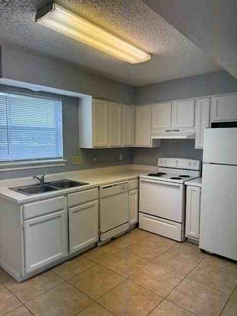 2822 Wimbledon Ct #C - Photo 3 of 7