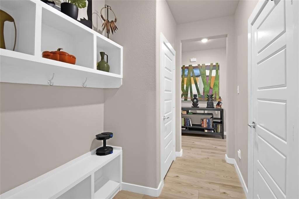 1901 Crestwood Ln - Photo 7 of 30