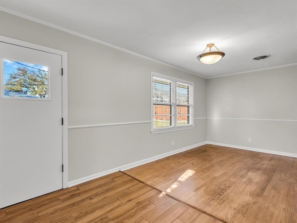 3404 Cromart Ave - Photo 5 of 15