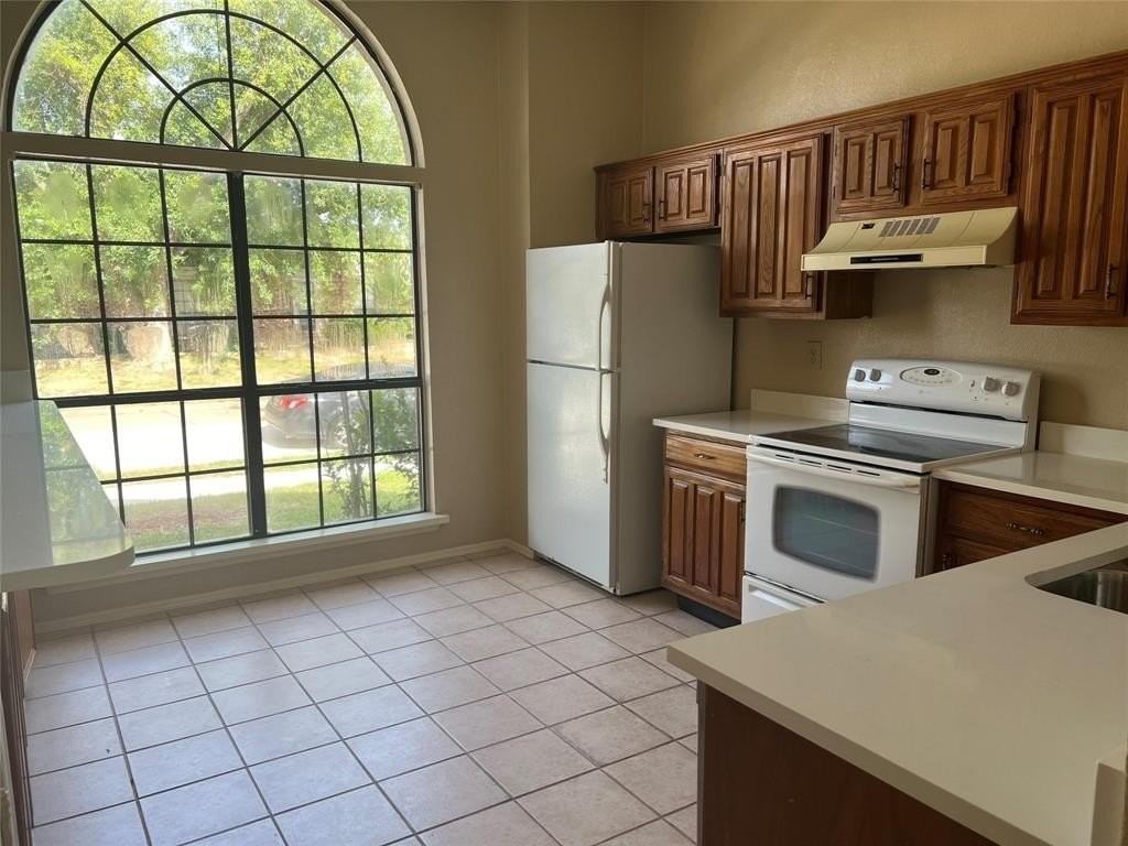 7709 Standish Cir - Photo 4 of 15