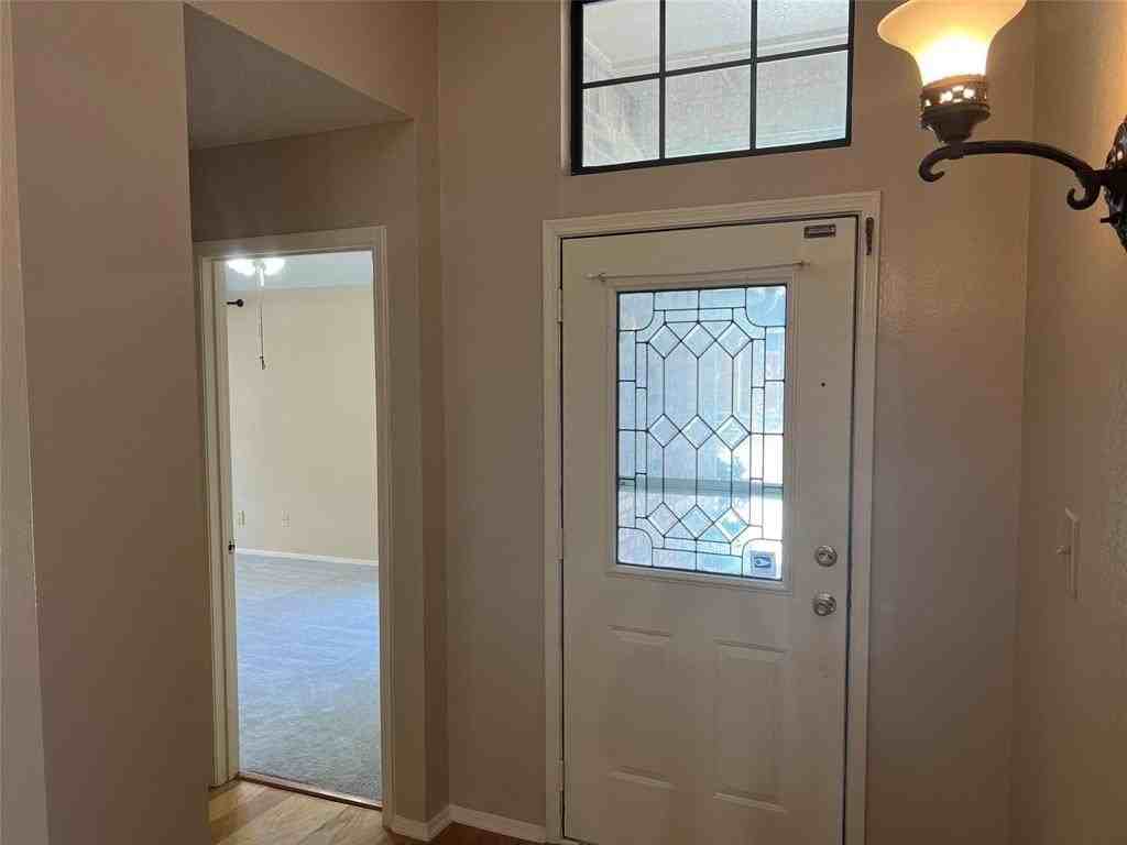 7709 Standish Cir - Photo 7 of 15