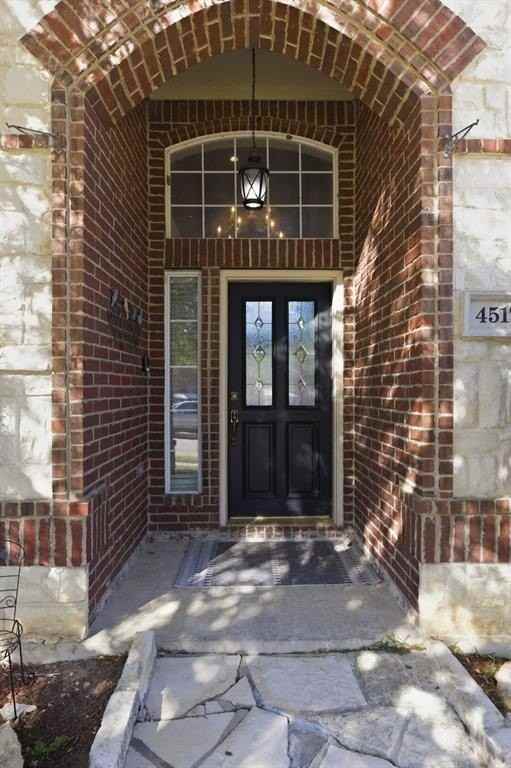 4517 Creekside Dr - Photo 4 of 34