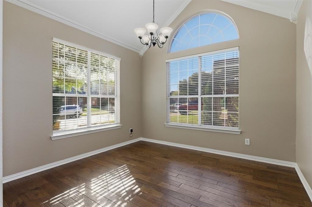 4517 Creekside Dr - Photo 7 of 34