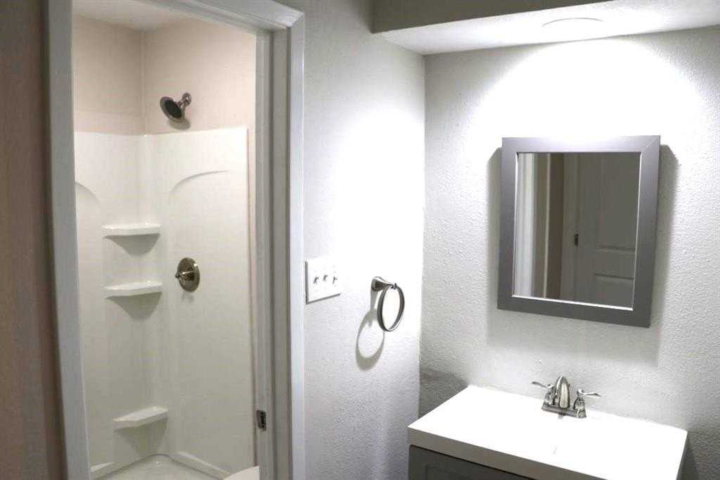 726 Cory St - Photo 5 of 10