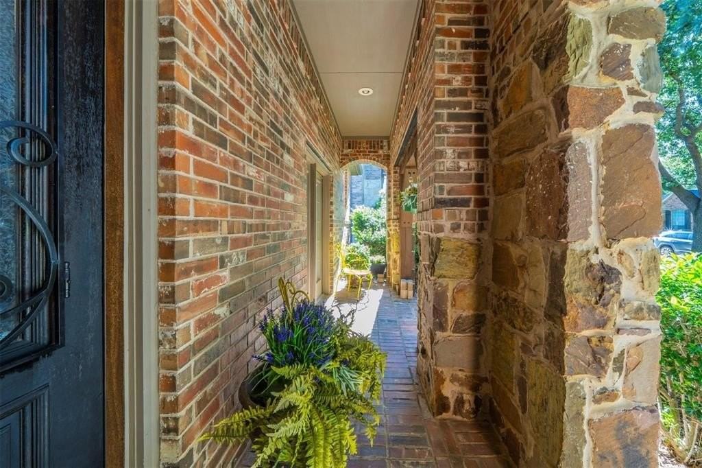 1364 Aubrey Ln - Photo 2 of 35