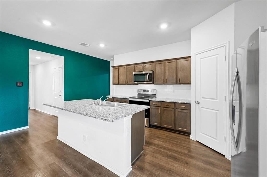 508 Windrow Dr - Photo 3 of 16