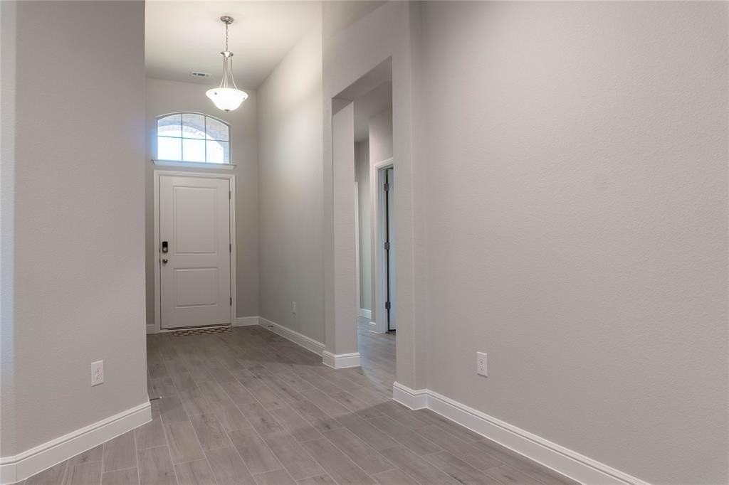 11512 Harp Ln - Photo 2 of 12