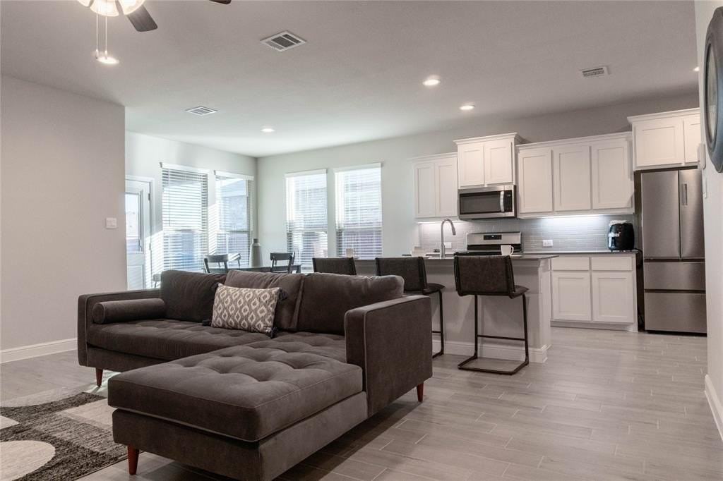 11512 Harp Ln - Photo 3 of 12