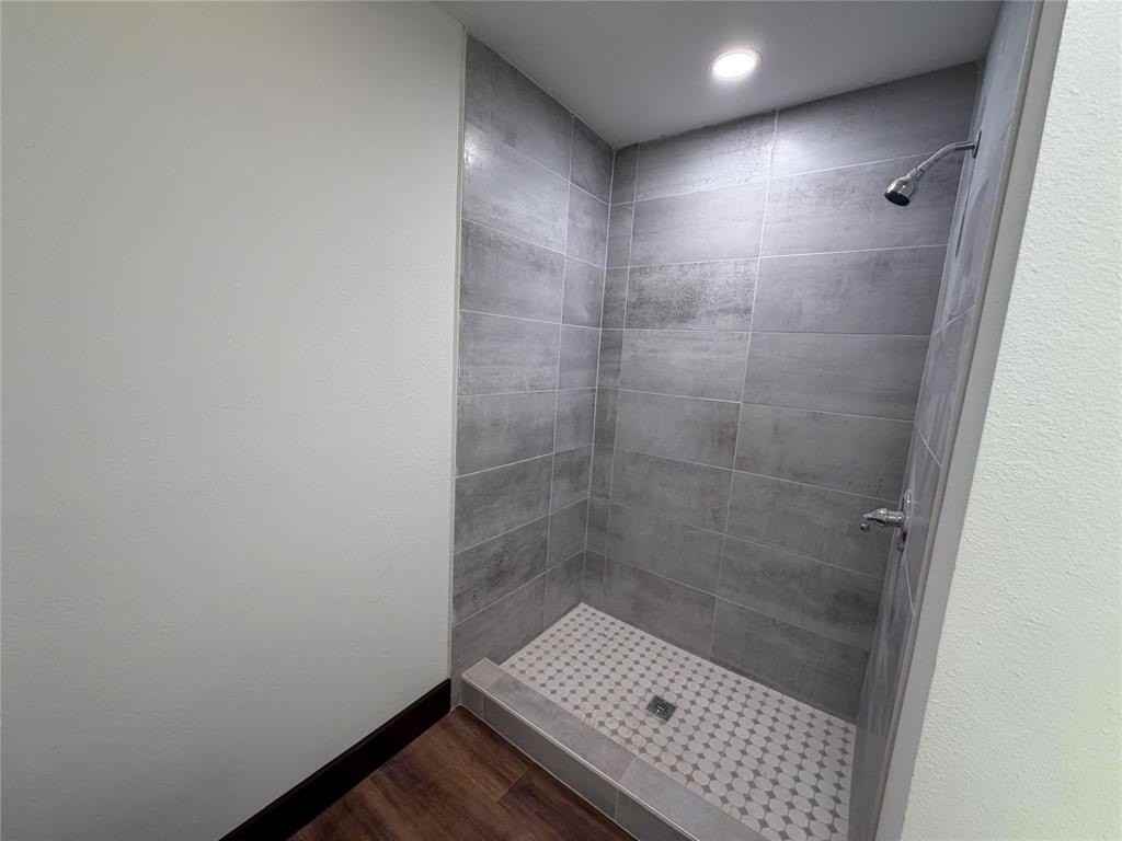 107 E Stone St #B - Photo 2 of 19