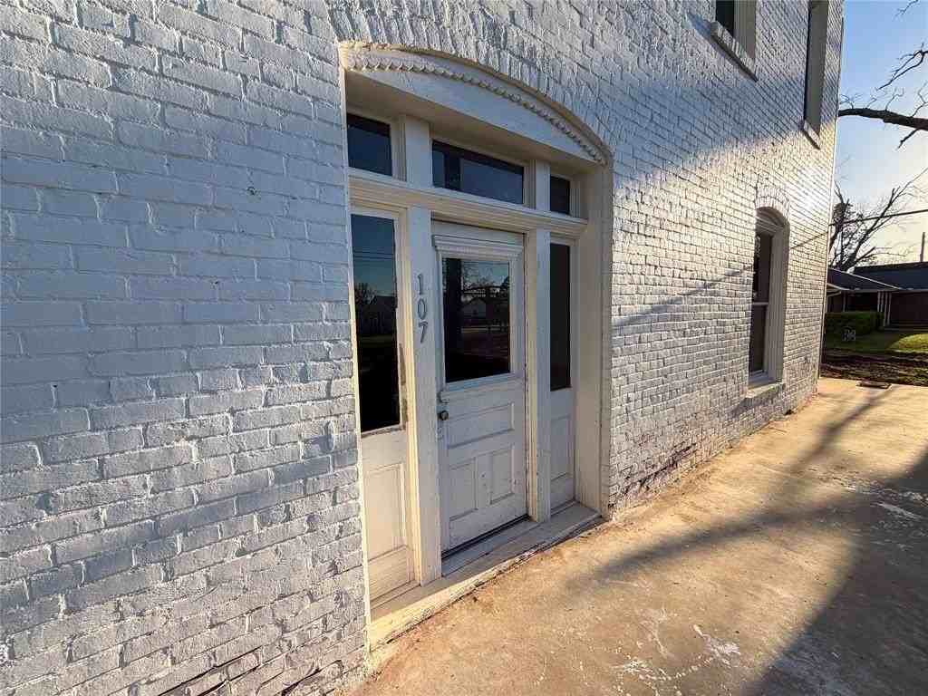 107 E Stone St #B - Photo 6 of 19