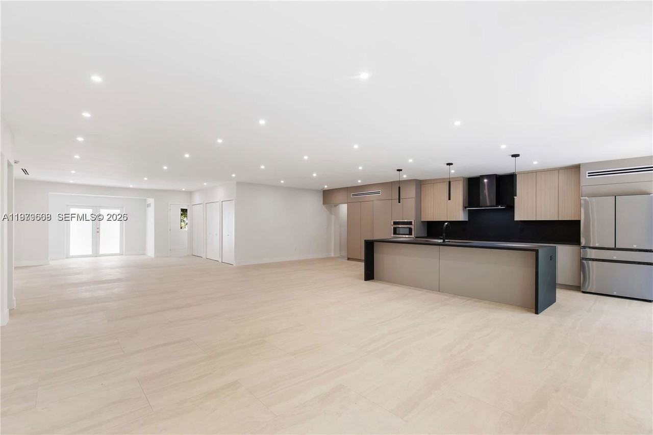 2251 Sw 28th St #SFH - Photo 5 of 8