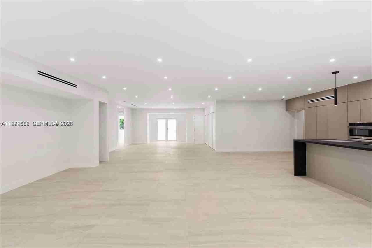 2251 Sw 28th St #SFH - Photo 7 of 8