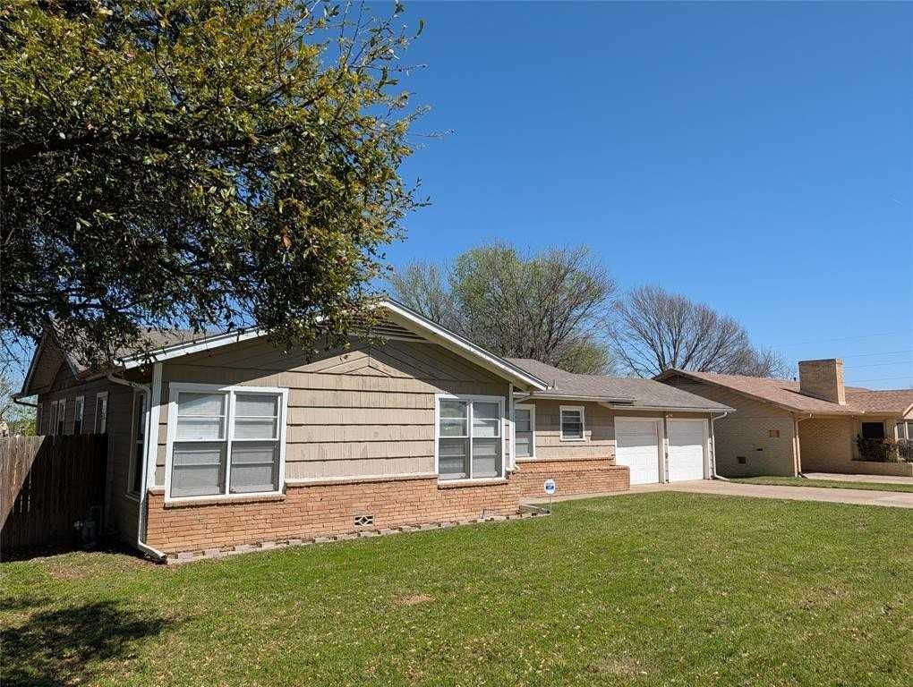 2413 Hillview Dr - Photo 2 of 19