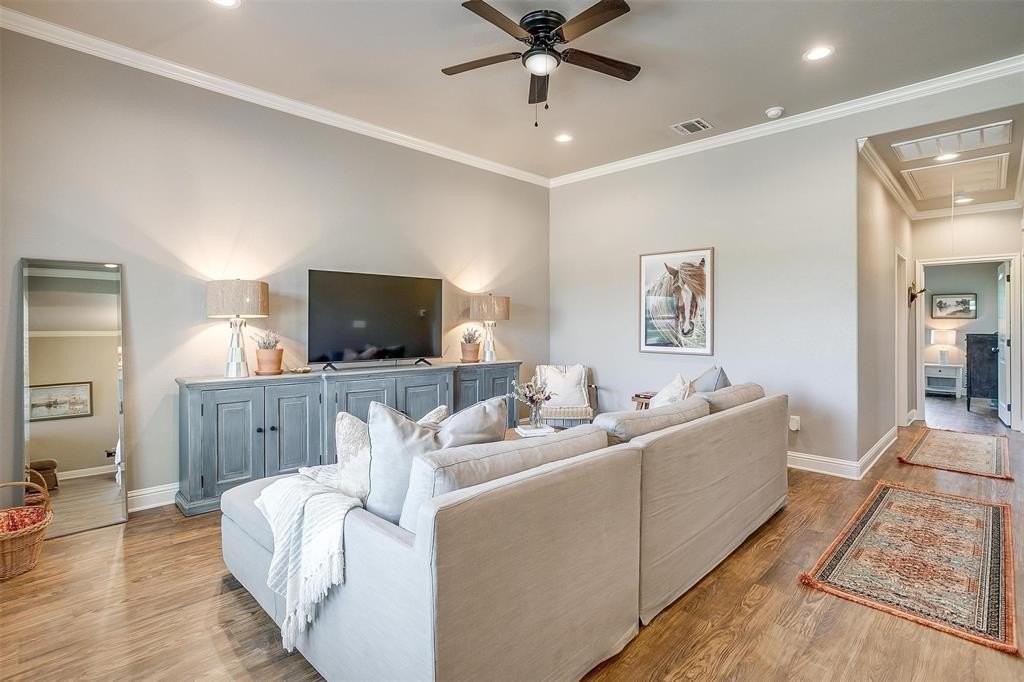 2710 James Rd - Photo 4 of 27