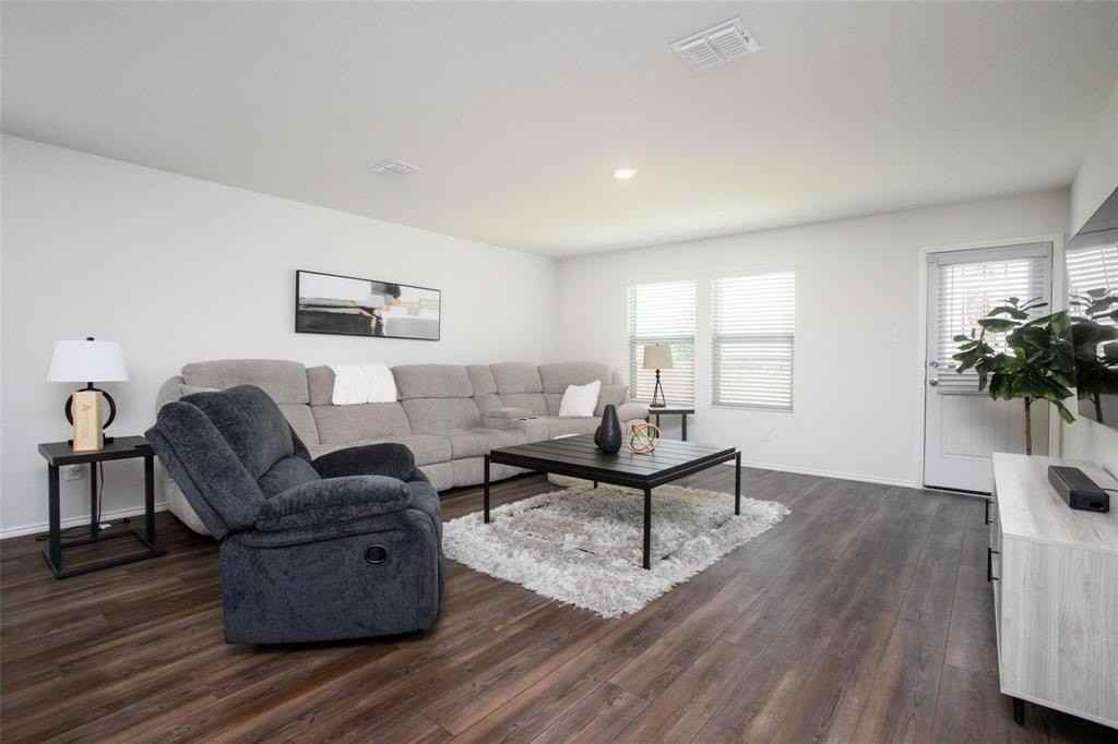 425 Sweet Shade Ln - Photo 4 of 9