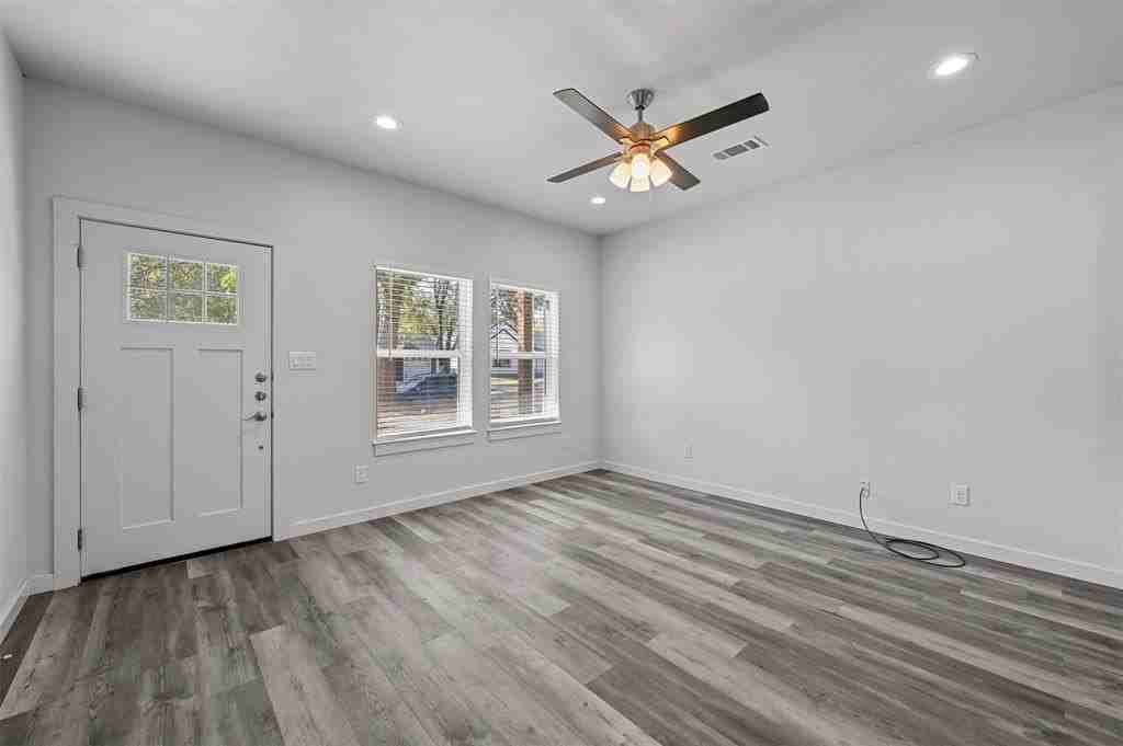 208 D St - Photo 2 of 19