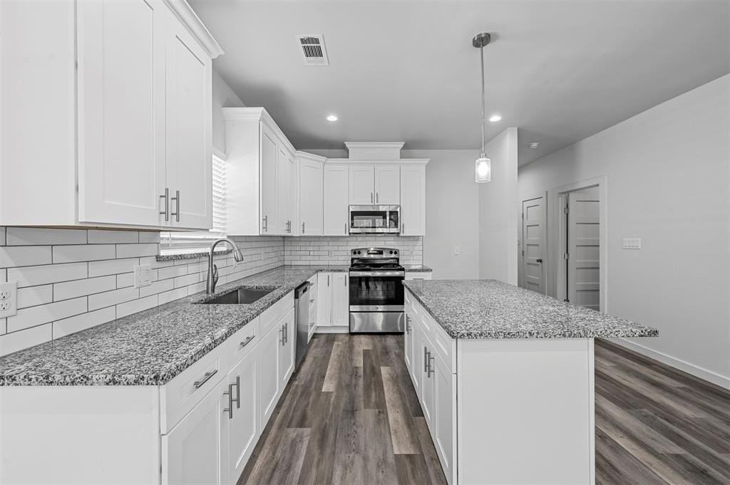 208 D St - Photo 4 of 19