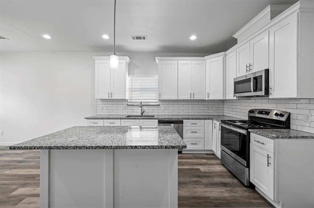 208 D St - Photo 5 of 19