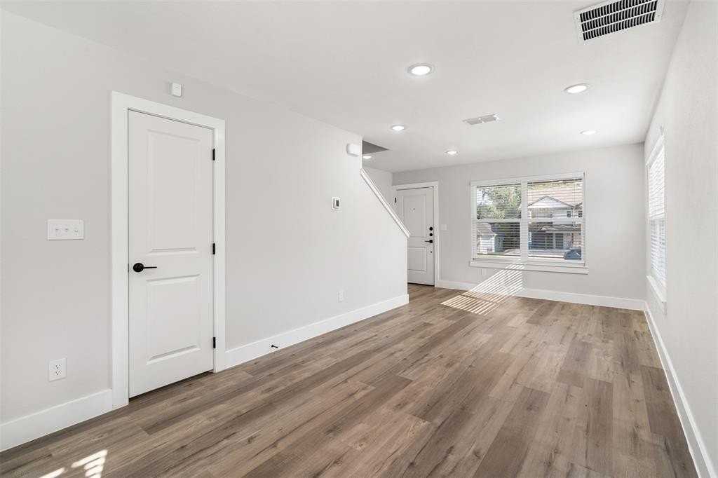 226 W Bond St #224 - Photo 2 of 25