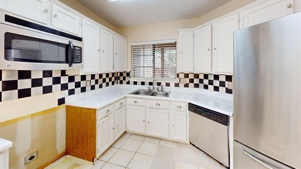 6812 Bolivar Ct - Photo 6 of 25