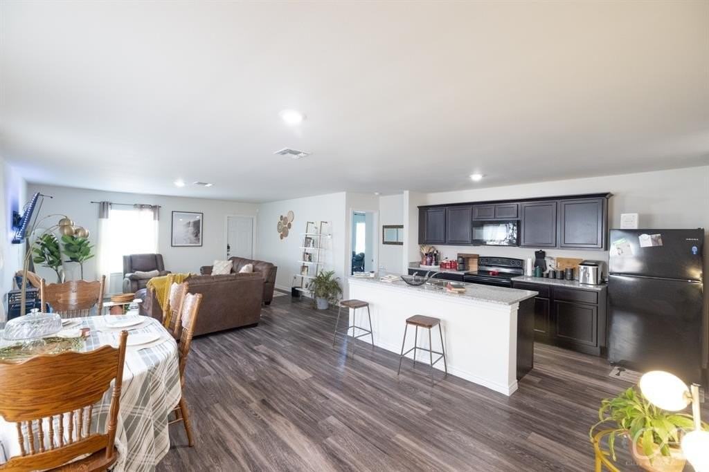 7910 Vineyard Dr - Photo 2 of 26