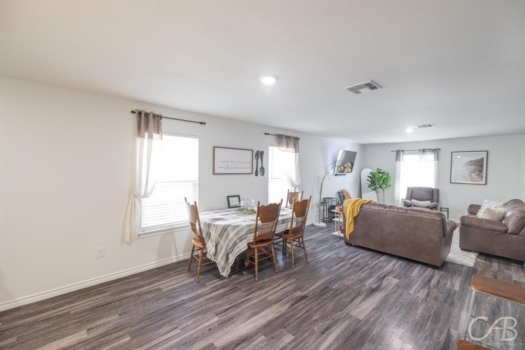 7910 Vineyard Dr - Photo 3 of 26