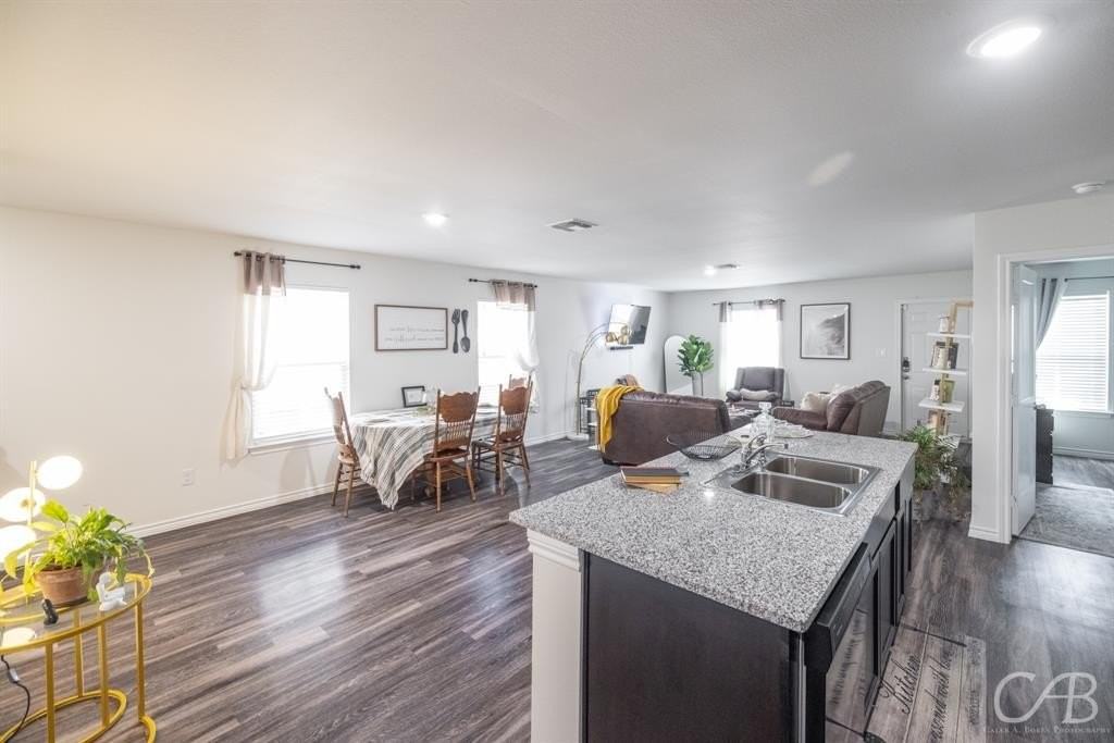 7910 Vineyard Dr - Photo 5 of 26