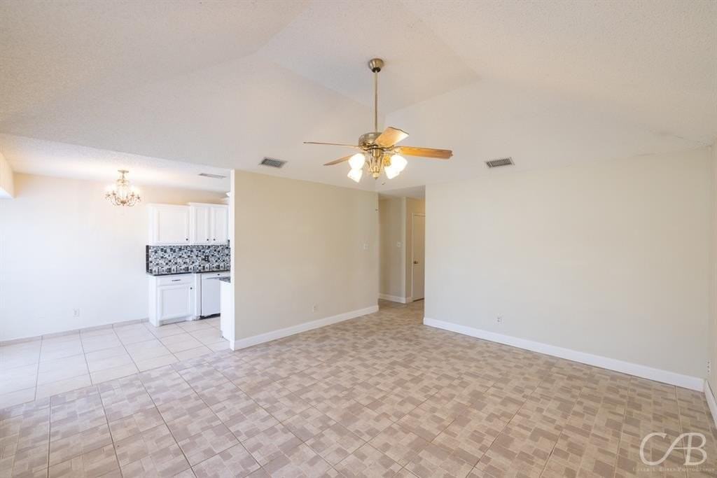 3933 Notre Dame Cir - Photo 4 of 35