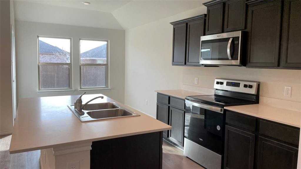 2914 Jasmine Dr - Photo 3 of 17