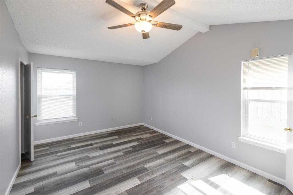 3801 Georgetown Dr - Photo 3 of 31